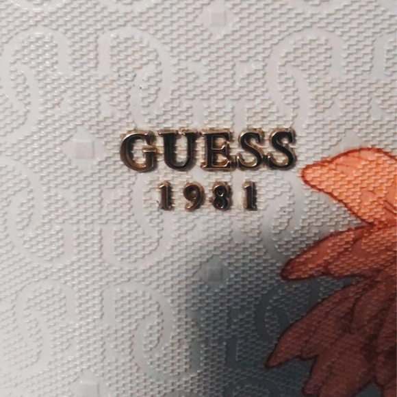 Beautiful guess purse like new - Picture 4 of 4
